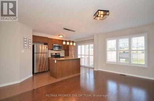 203 Orr Drive, Bradford West Gwillimbury, ON - Indoor Photo Showing Kitchen