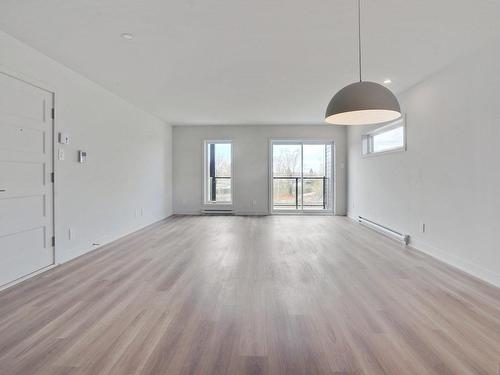 Living room - 1-145 Rue Brunet, Salaberry-De-Valleyfield, QC - Indoor Photo Showing Other Room