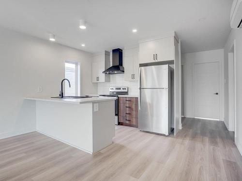 Overall view - 1-145 Rue Brunet, Salaberry-De-Valleyfield, QC - Indoor Photo Showing Kitchen With Upgraded Kitchen