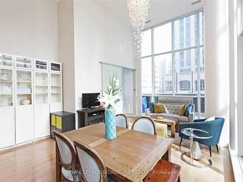 204-770 Bay St, Toronto, ON - Indoor Photo Showing Dining Room