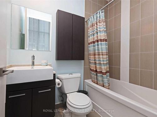 204-770 Bay St, Toronto, ON - Indoor Photo Showing Bathroom