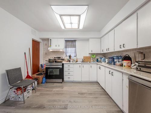 58 Oxford St, Richmond Hill, ON - Indoor Photo Showing Kitchen With Double Sink