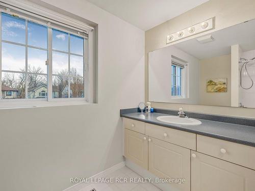 21 Colbourne Cres, Orangeville, ON - Indoor Photo Showing Bathroom