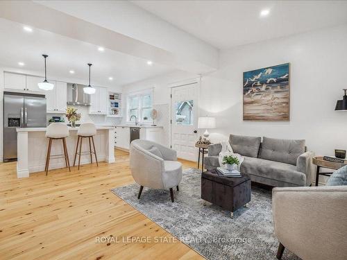 3 East St E, Grimsby, ON - Indoor Photo Showing Living Room