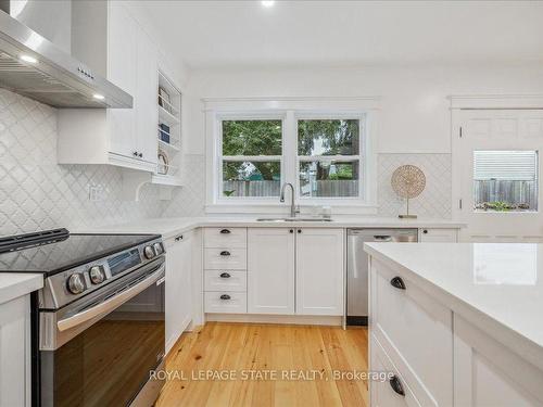 3 East St E, Grimsby, ON - Indoor Photo Showing Kitchen With Upgraded Kitchen