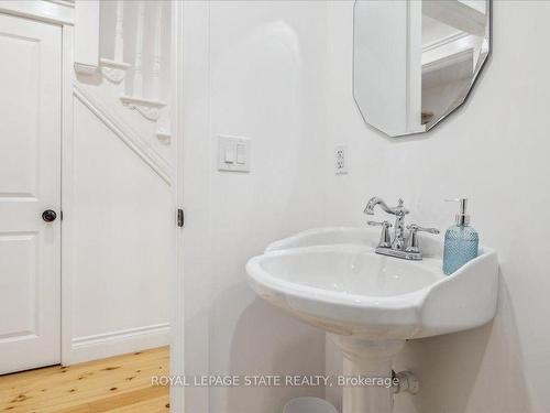 3 East St E, Grimsby, ON - Indoor Photo Showing Bathroom