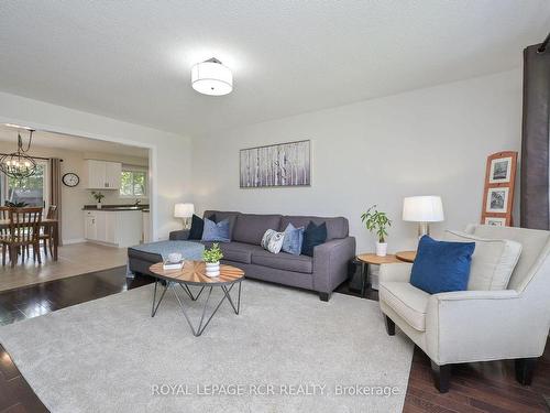 33 Riverside Dr, Mono, ON - Indoor Photo Showing Living Room