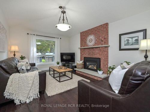 33 Riverside Dr, Mono, ON - Indoor Photo Showing Living Room