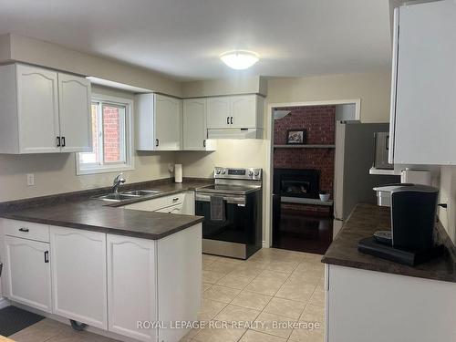 33 Riverside Dr, Mono, ON - Indoor Photo Showing Kitchen With Double Sink