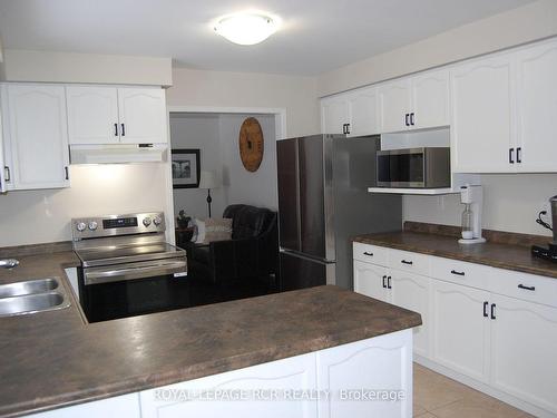 33 Riverside Dr, Mono, ON - Indoor Photo Showing Kitchen With Double Sink