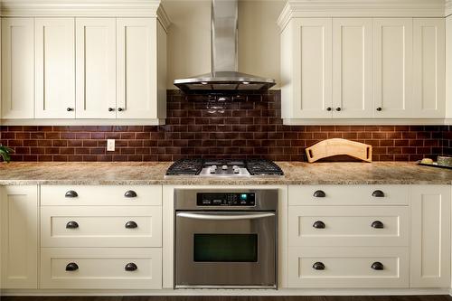 667 Quarry Avenue, Kelowna, BC - Indoor Photo Showing Kitchen