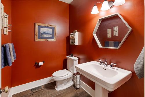 667 Quarry Avenue, Kelowna, BC - Indoor Photo Showing Bathroom