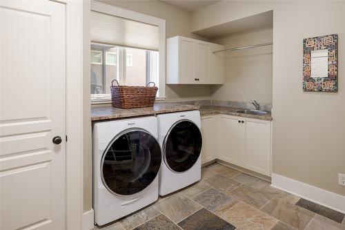 667 Quarry Avenue, Kelowna, BC - Indoor Photo Showing Laundry Room