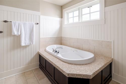 667 Quarry Avenue, Kelowna, BC - Indoor Photo Showing Bathroom