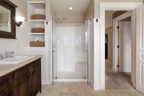 667 Quarry Avenue, Kelowna, BC - Indoor Photo Showing Bathroom