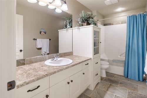 667 Quarry Avenue, Kelowna, BC - Indoor Photo Showing Bathroom