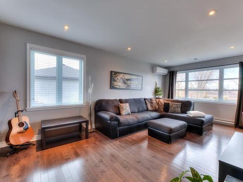 Family room - 317 Rue Du Noroît, Salaberry-De-Valleyfield, QC - Indoor Photo Showing Living Room