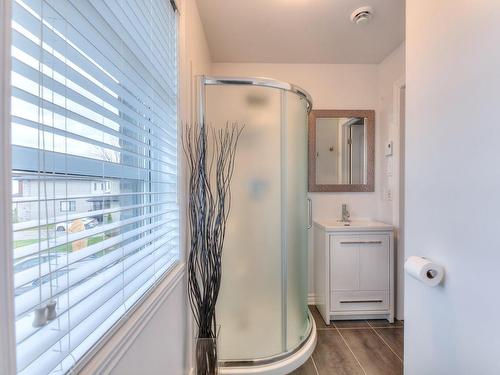 Powder room - 317 Rue Du Noroît, Salaberry-De-Valleyfield, QC - Indoor Photo Showing Bathroom