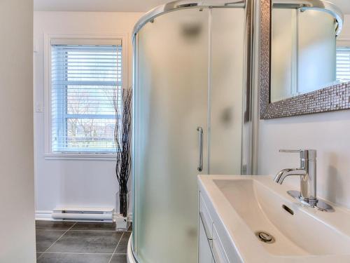 Powder room - 317 Rue Du Noroît, Salaberry-De-Valleyfield, QC - Indoor Photo Showing Bathroom