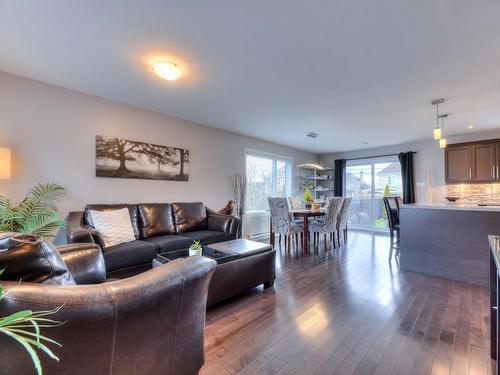 Living room - 317 Rue Du Noroît, Salaberry-De-Valleyfield, QC - Indoor Photo Showing Living Room