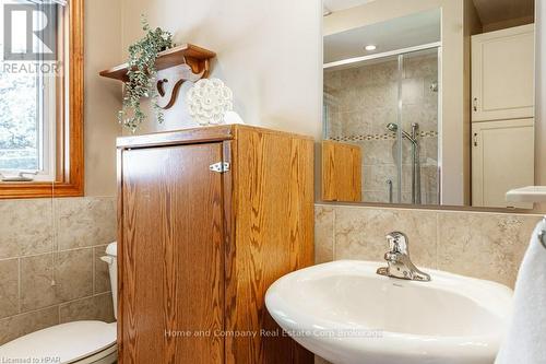 3975 Tannahill Street, Perth East (Shakespeare), ON - Indoor Photo Showing Bathroom