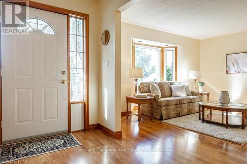 3975 Tannahill Street, Perth East (Shakespeare), ON - Indoor Photo Showing Living Room