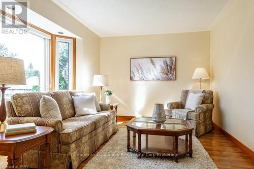 3975 Tannahill Street, Perth East (Shakespeare), ON - Indoor Photo Showing Living Room