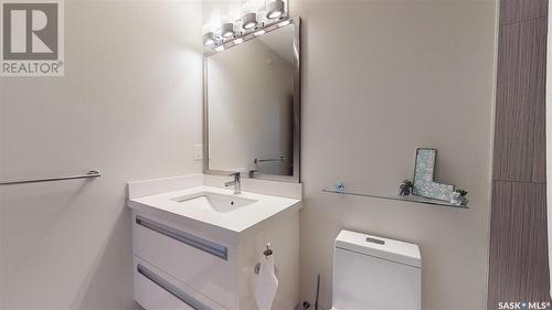 404 2101 Heseltine Road, Regina, SK - Indoor Photo Showing Bathroom