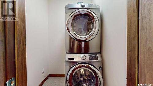 404 2101 Heseltine Road, Regina, SK - Indoor Photo Showing Laundry Room