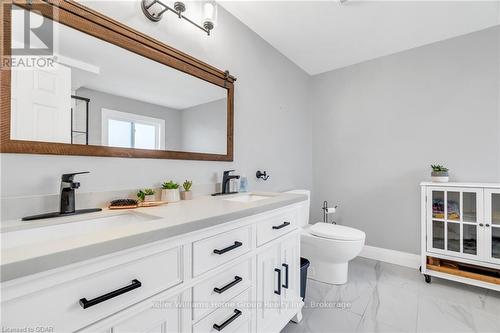 40 Pettitt Drive, Guelph (Grange Hill East), ON - Indoor Photo Showing Bathroom