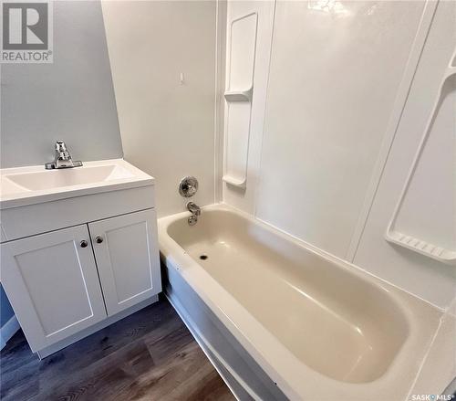 421 Alexandra Street, Regina, SK - Indoor Photo Showing Bathroom