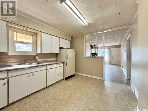 1957 Quebec Street, Regina, SK - Indoor Photo Showing Kitchen With Double Sink