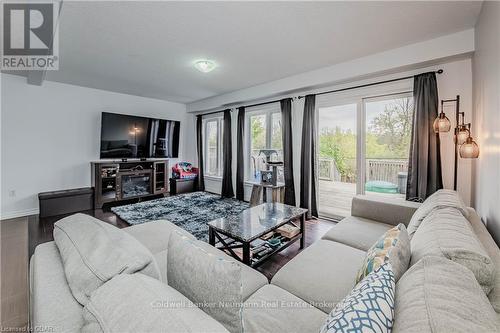 100 Mussen Street, Guelph (Brant), ON - Indoor Photo Showing Living Room