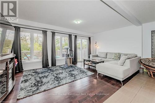 100 Mussen Street, Guelph (Brant), ON - Indoor Photo Showing Living Room