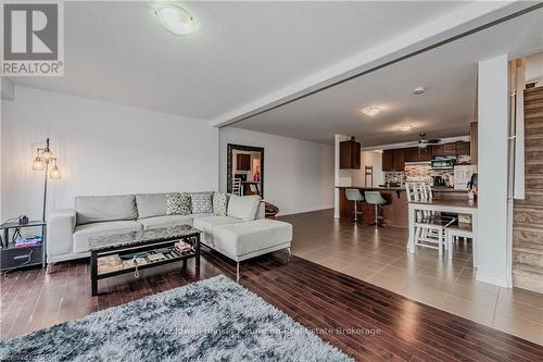 100 Mussen Street, Guelph (Brant), ON - Indoor Photo Showing Living Room