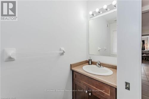 100 Mussen Street, Guelph (Brant), ON - Indoor Photo Showing Bathroom