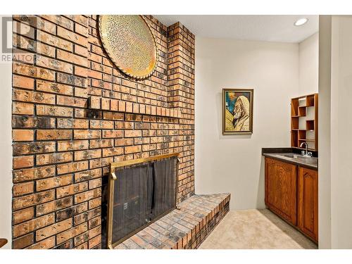 Fireplace needs an electric insert - 1995 Burtch Road Unit# 108, Kelowna, BC - Indoor Photo Showing Other Room With Fireplace