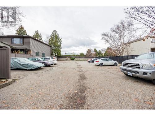 Common parking area - 1995 Burtch Road Unit# 108, Kelowna, BC - Outdoor