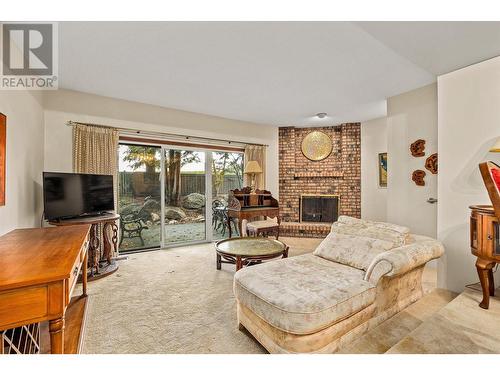 1995 Burtch Road Unit# 108, Kelowna, BC - Indoor Photo Showing Living Room With Fireplace