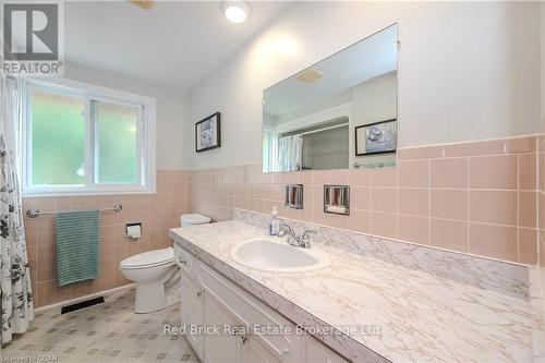 59 June Avenue, Guelph (June Avenue), ON - Indoor Photo Showing Bathroom