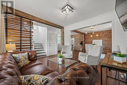 101 Charles Street E, Kitchener, ON - Indoor Photo Showing Living Room