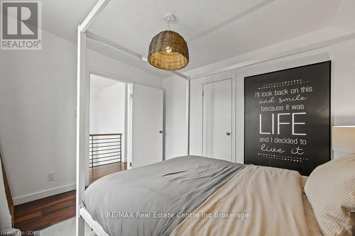 101 Charles Street E, Kitchener, ON - Indoor Photo Showing Bedroom