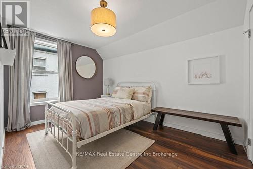 101 Charles Street E, Kitchener, ON - Indoor Photo Showing Bedroom