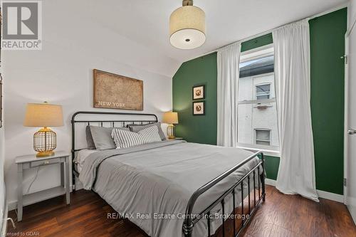 101 Charles Street E, Kitchener, ON - Indoor Photo Showing Bedroom