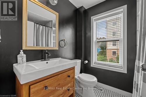 101 Charles Street E, Kitchener, ON - Indoor Photo Showing Bathroom