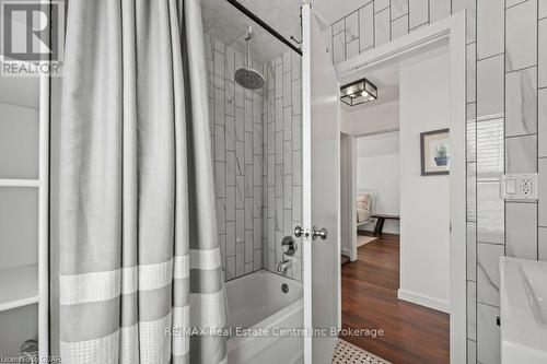 101 Charles Street E, Kitchener, ON - Indoor Photo Showing Bathroom