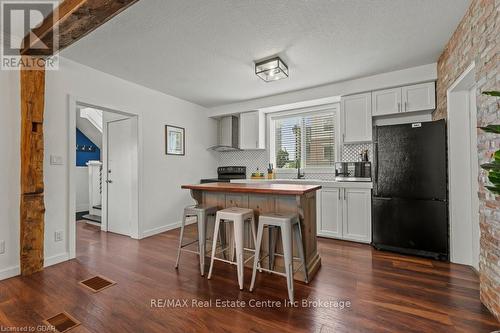 101 Charles Street E, Kitchener, ON - Indoor Photo Showing Kitchen