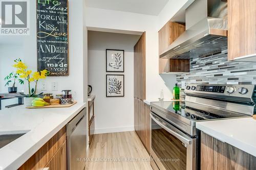 3308 - 81 Navy Wharf Court, Toronto, ON - Indoor Photo Showing Kitchen