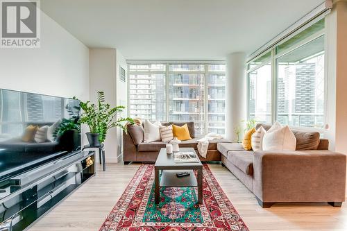 3308 - 81 Navy Wharf Court, Toronto, ON - Indoor Photo Showing Living Room