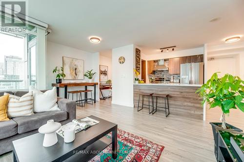 3308 - 81 Navy Wharf Court, Toronto, ON - Indoor Photo Showing Living Room